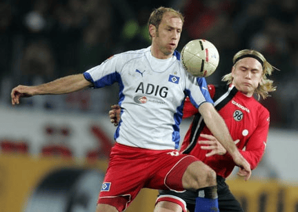 队攻守两端 队攻守两端